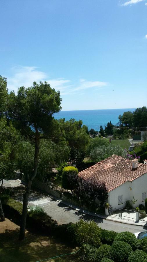 White Stones Beach In Sant Pol De Mar Esterno foto